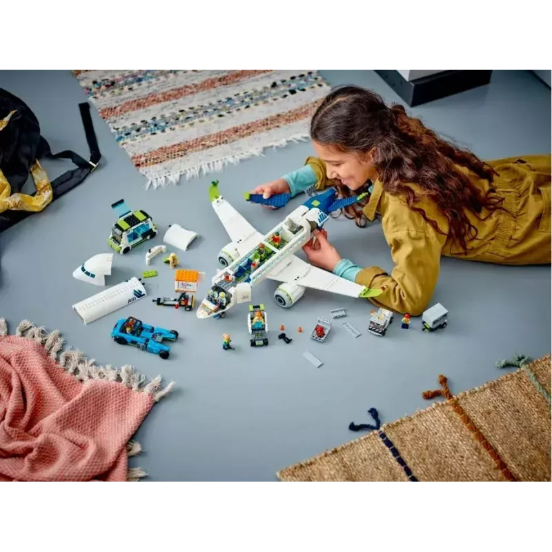 LEGO Passagierflugzeug Bauset 60367 — City-Serie, 913 Teile, 2 Minifiguren, detailliertes Interieur