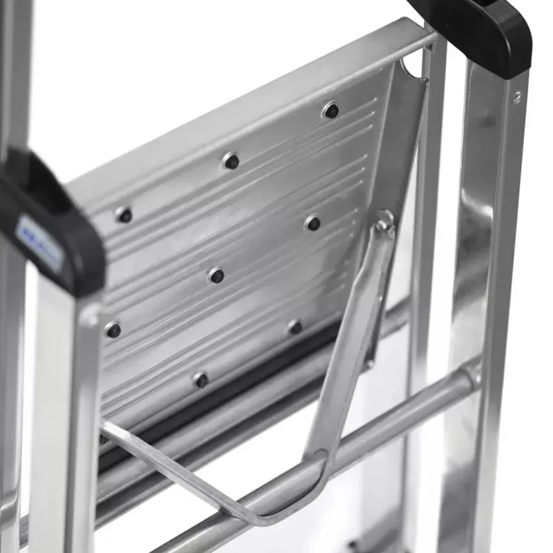 Klappleiter Krause 126313 — Aluminium-Stehleiter mit 3 Stufen, maximale Höhe 140 cm, Belastbarkeit 150 kg, rutschfeste Stufen und Füße
