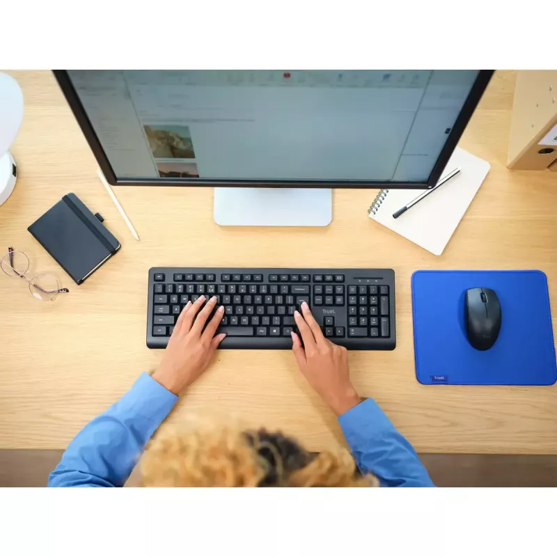 Kabelloses Tastatur- und Maus-Set TRUST Primo — Full-Size QWERTY US-Englisch Tastatur, RF USB-A-Empfänger, 1200 DPI optische Maus, Schwarz