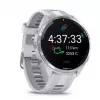 Smartwatch GARMIN Forerunner 965 — 47 mm Titangehäuse, 1,4 Zoll AMOLED, 32 GB, 23 Tage Akku, GPS/GLONASS/Galileo, weißes Silikonarmband