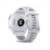 Smartwatch GARMIN Forerunner 965 — 47 mm Titangehäuse, 1,4 Zoll AMOLED, 32 GB, 23 Tage Akku, GPS/GLONASS/Galileo, weißes Silikonarmband