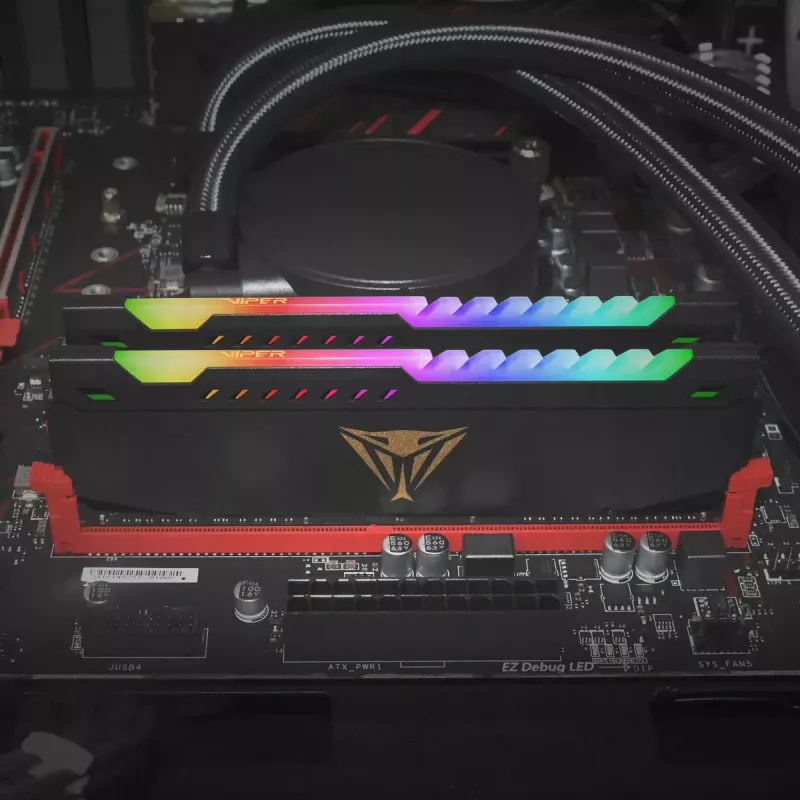 PATRIOT Viper Steel RGB DDR4 32GB (2x16GB) 3200MHz 288-pin DIMM, 44mm Höhe