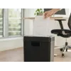 Aktenvernichter TRACER Edge10L Kreuzschnitt, 10-Blatt-Kapazität, 6 mm Schnitt, 10 L Behälter, schwarz