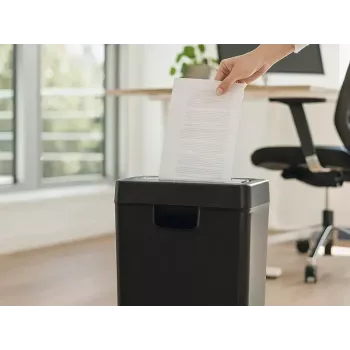 Aktenvernichter TRACER Edge10L Kreuzschnitt, 10-Blatt-Kapazität, 6 mm Schnitt, 10 L Behälter, schwarz