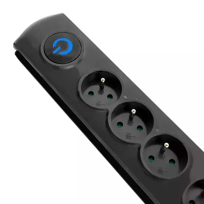Überspannungsschutz QOLTEC 50104 — 4 AC-Steckdosen, 230 V, 1,5 m Kabel, Schwarz
