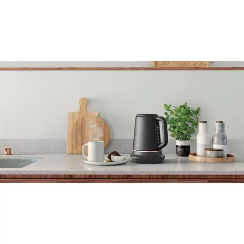 Electrolux E7K16BP Wasserkocher 1,7 l 2400 W Schwarz, Kupfer