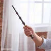 Wizarding World Harry Potter, 30,5 cm Magischer Sammlerzauberstab Albus Dumbledore mit Ständer & Druckguss-Icon, Magische Geschöpfe, Kostümzubehör