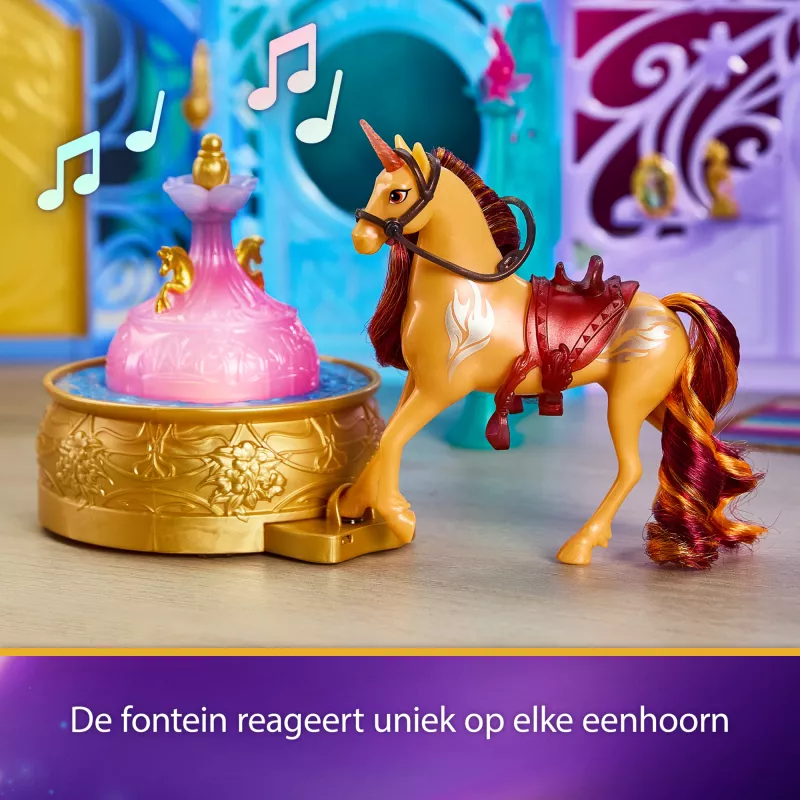 Spielset Spin Master Unicorn Academy Stall mit Springbrunnen, Licht- und Soundeffekten