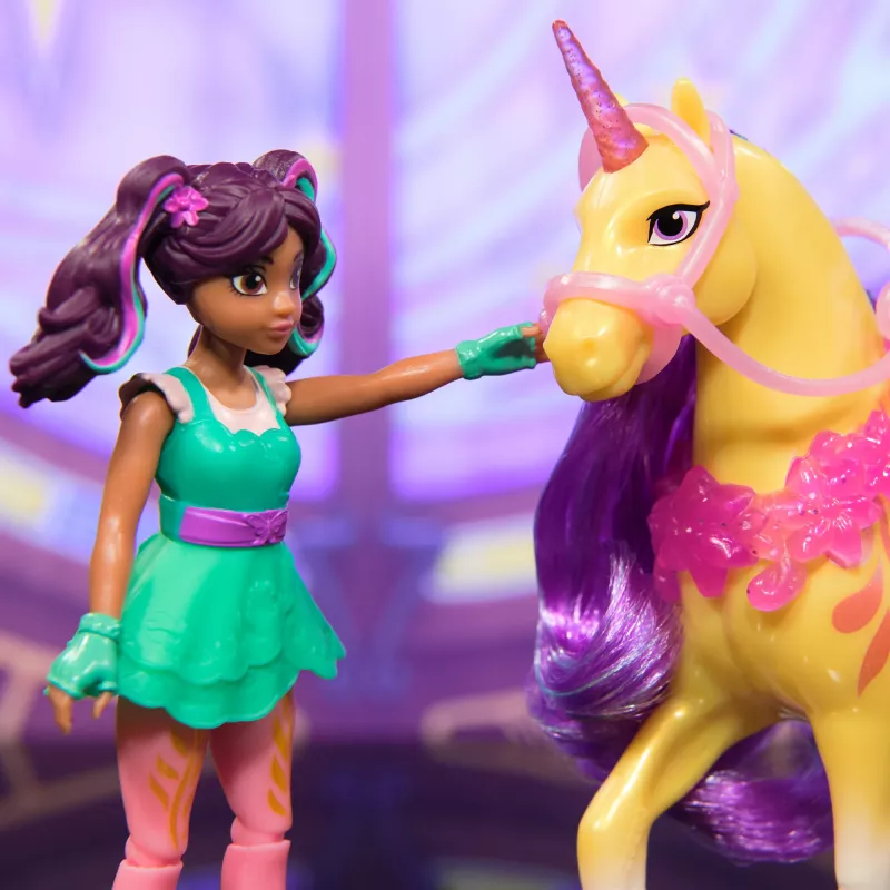Mini-Puppenset Usorteret Unicorn Academy Ava & Leaf Power of Friendship mit durchscheinendem Sattel und 2 Zubehörteilen, 168 mm, Kunststoff