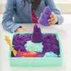 Kinetic Sand, Sandbox Set, Kreative Ostergeschenke, Enthält 453 g lila formbaren Spielsand, 4 Werkzeuge & Formen, Aufbewahrung, sensorisches Spielzeug für Kinder ab 3 Jahren