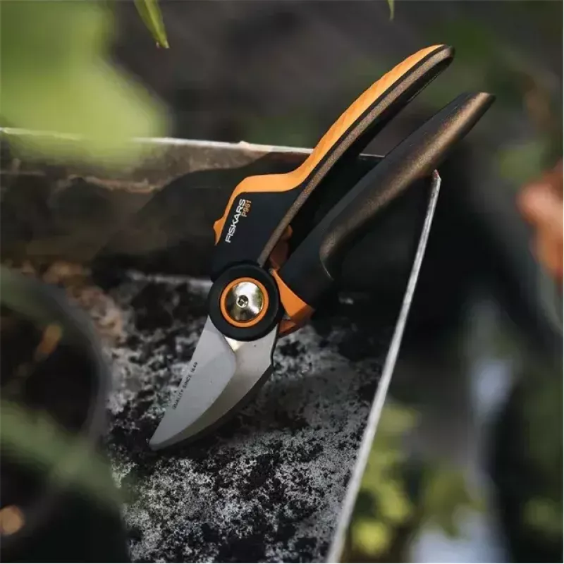 Astschere Fiskars X-Series L P961 — Bypass, Stahlklinge, 2,6 cm Schnittleistung, 222 mm Länge