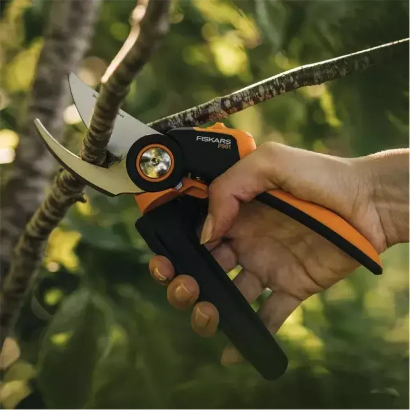 Astschere Fiskars X-Series L P961 — Bypass, Stahlklinge, 2,6 cm Schnittleistung, 222 mm Länge
