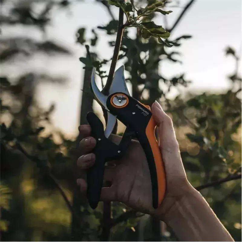 Gartenschere Fiskars Plus PowerLever P721 — Bypass-Schere für Äste und Stängel