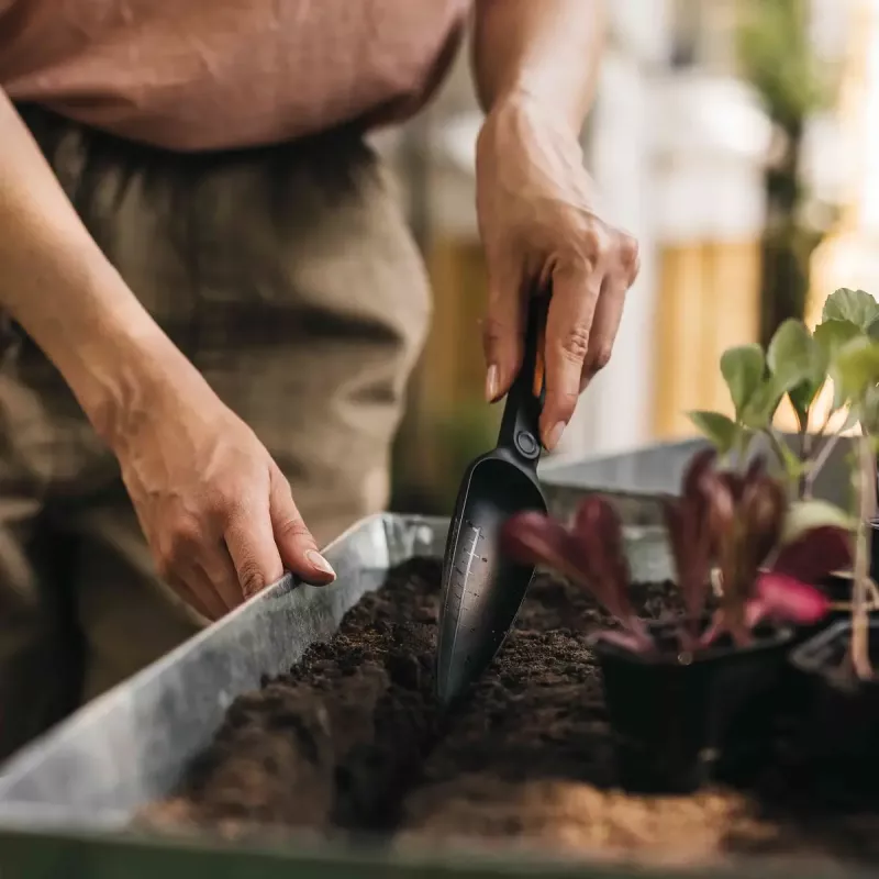 Gartenkelle Fiskars F1057641 — Handkelle, schwarz und braun