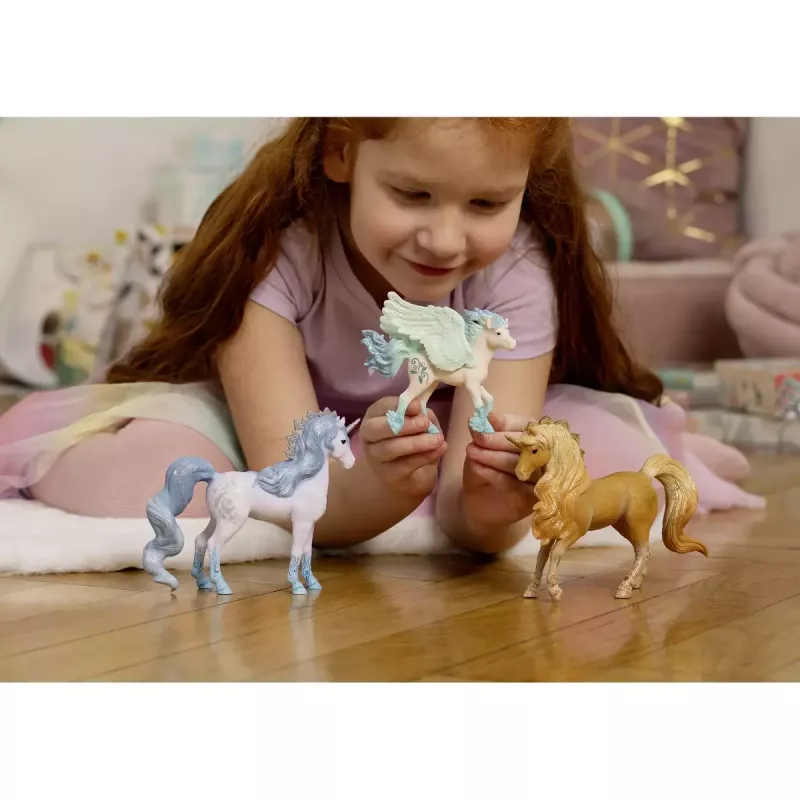 Schleich Stormy Unicorn Foal Figur, BAYALA Serie, Modell 70824, für Kinder ab 5 Jahren, beige mit blauen und grünen Details