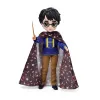 Wizarding World Harry Potter, 8-Zoll-Harry-Potter-Puppen-Geschenkset mit Tarnumhang und 5 Puppenzubehörteilen, Kinderspielzeug ab 6 Jahren