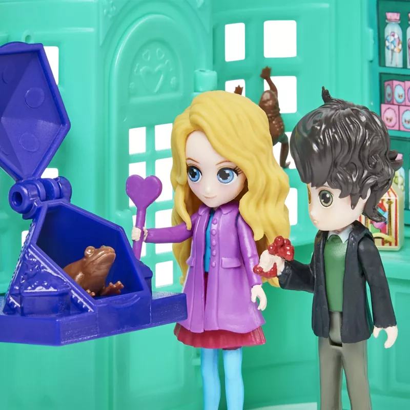 Wizarding World Harry Potter, Magical Minis Honeydukes Süßwarenladen mit 2 exklusiven Figuren und 5 Zubehörteilen, Kinderspielzeug ab 6 Jahren