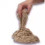 Kinetic Sand, 2 lb brauner Spielsand, formbares sensorisches Spielzeug für Kinder, wiederverschließbarer Beutel (Verpackung kann variieren), für Kinder ab 3 Jahren