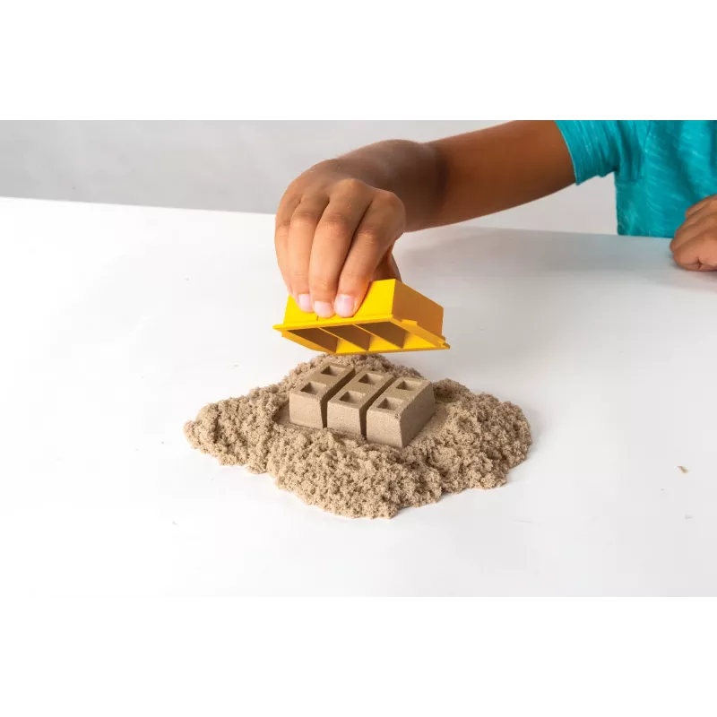Kinetic Sand, Dig N' Demolish Spielset mit 450g Spielsand & Spielzeug-LKW, Sensorisches Spielzeug für Kinder ab 5 Jahren