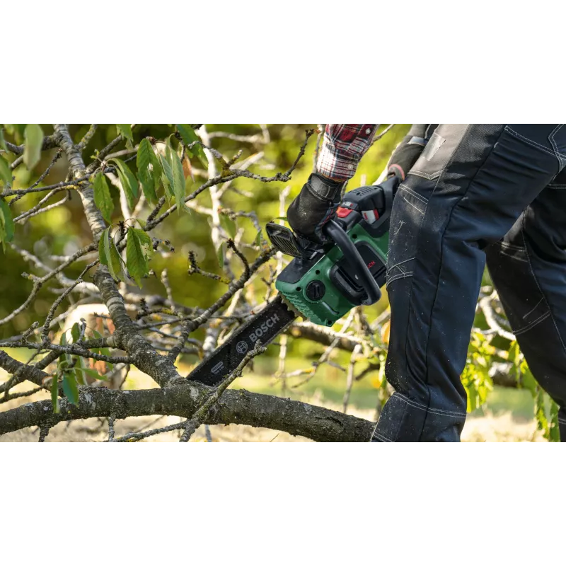 Akku-Kettensäge Bosch AdvancedChain 36V-35-40 — 36V, 2 Ah Akku, 35 cm Führungsschiene, 31 cm Schnittlänge