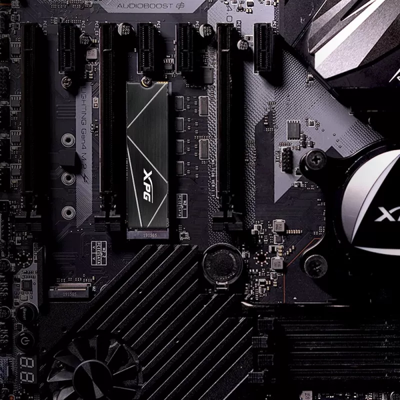 SSD M.2 512 GB ADATA XPG GAMMIX S70 BLADE — PCIe 4.0 NVMe, Lesen 7400 MB/s, Schreiben 2600 MB/s