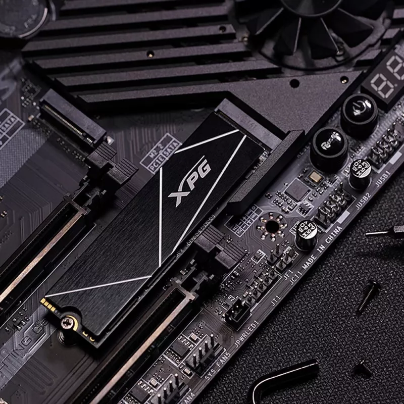 SSD M.2 512 GB ADATA XPG GAMMIX S70 BLADE — PCIe 4.0 NVMe, Lesen 7400 MB/s, Schreiben 2600 MB/s