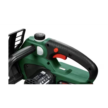 Akku-Kettensäge Bosch UniversalChain 18 — 13,5 cm Schwert, 20 cm Schnittlänge, 2,5 Ah Akku, 3 kg