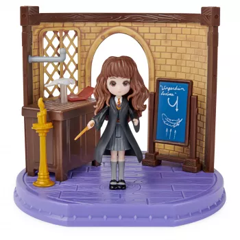 Wizarding World Harry Potter, Magical Minis Zauberkunst-Klassenzimmer mit exklusiver Hermine-Granger-Figur und Zubehör, Kinderspielzeug ab 5 Jahren