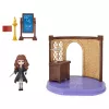 Wizarding World Harry Potter, Magical Minis Zauberkunst-Klassenzimmer mit exklusiver Hermine-Granger-Figur und Zubehör, Kinderspielzeug ab 5 Jahren