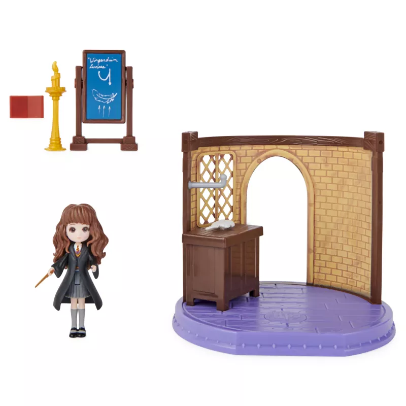 Wizarding World Harry Potter, Magical Minis Zauberkunst-Klassenzimmer mit exklusiver Hermine-Granger-Figur und Zubehör, Kinderspielzeug ab 5 Jahren