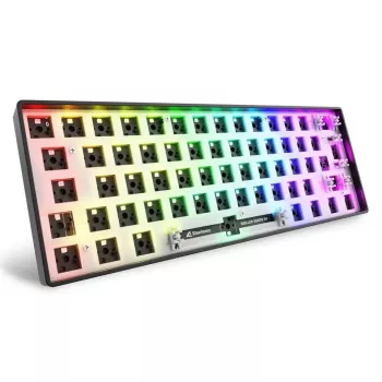 Mechanische kompakte 60%-Tastatur Sharkoon SKILLER SGK50 S4 — Kabelgebundenes USB, QWERTY deutsches Layout, RGB-Hintergrundbeleuchtung, 1,5 m Kabel, schwarz