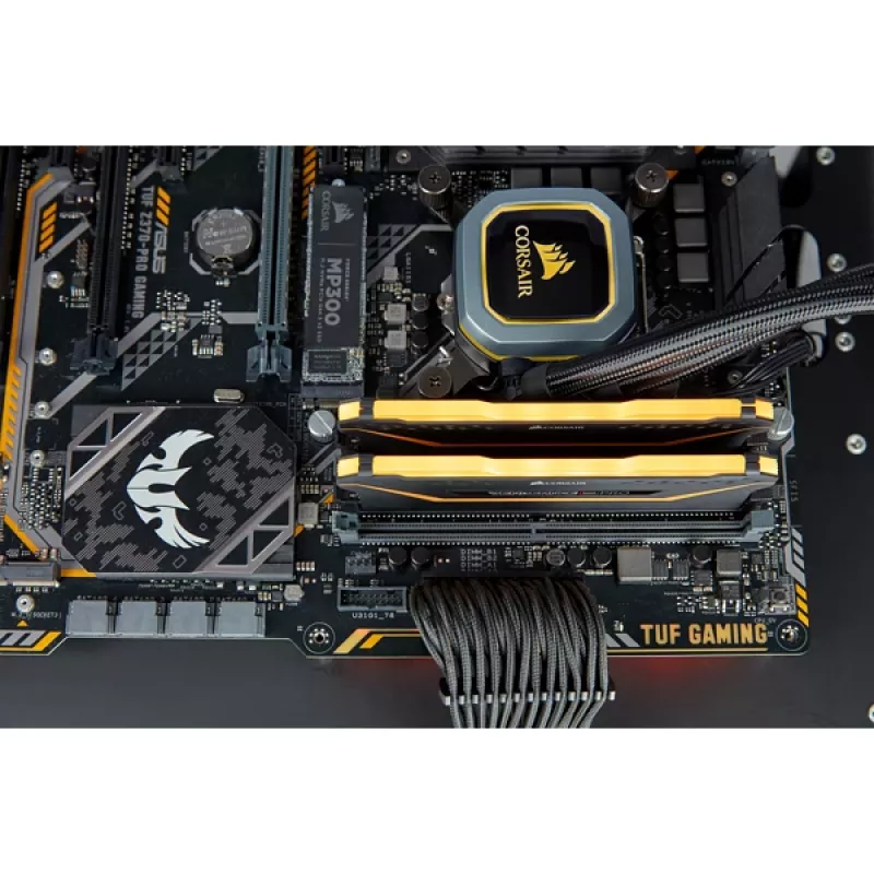 CORSAIR Speicher 16GB DDR4 3200MHz 2x8GB C16 - Schwarz (geöffnete Verpackung)