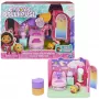 Gabby's Dollhouse , Süße Träume Schlafzimmer mit Pillow Cat Figur und 3 Zubehörteilen, 3 Möbelstücke und 2 Lieferungen, Kinderspielzeug für Kinder ab 3 Jahren