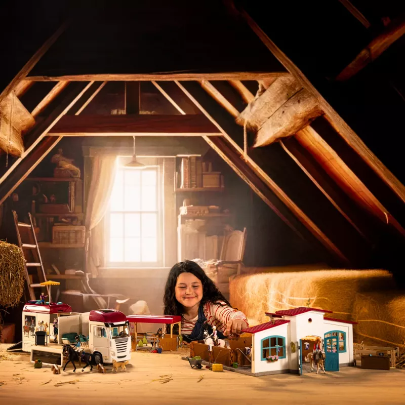 schleich HORSE CLUB Pferdetransporter, Gebäude, Camping, Pferdestall, Pferde, Reitturnier, 5 Jahr(e), Mehrfarbig, Kunststoff