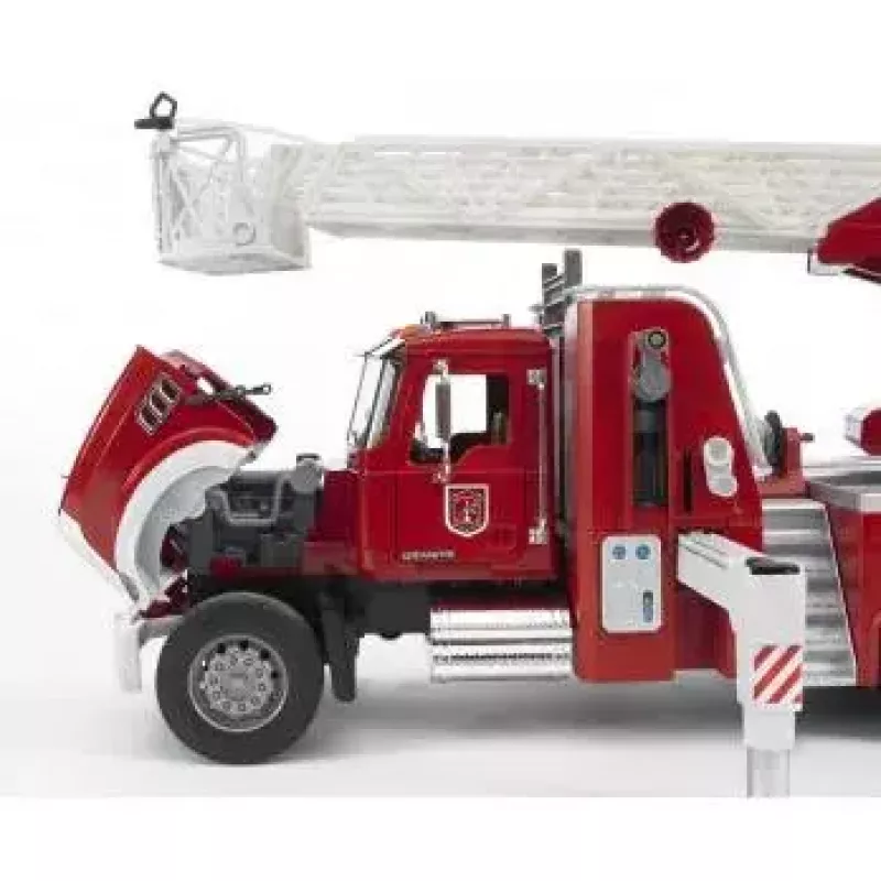 Feuerwehr BRUDER MACK Granite mit Wasserpumpe