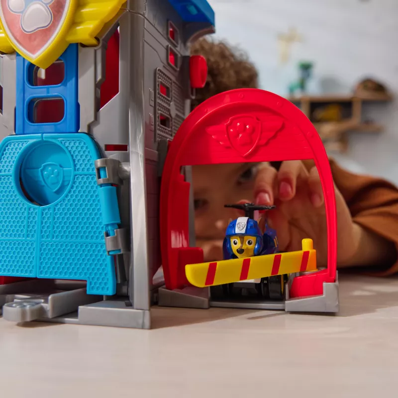 PAW Patrol : Air Rescue, Pup Squad Adventure Bay Airport Playset, mit Chase-Spielzeugauto & Fahrzeugwerfer, Kinderspielzeug für Jungen und Mädchen ab 3 Jahren
