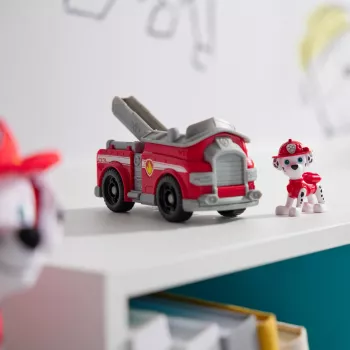 PAW Patrol, Marshalls Feuerwehrauto, Spielfahrzeug mit sammelbarer Actionfigur, nachhaltig hergestelltes Kinderspielzeug für Jungen und Mädchen ab 3 Jahren
