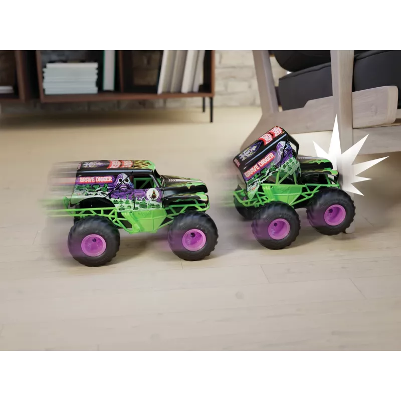 Monster Jam, offizielles Smash & Bash Grave Digger ferngesteuertes Indoor- & Outdoor-Fahrzeug, reparierbarer Monstertruck im Maßstab 1:15, Spielzeug für Jungen und Mädchen ab 4 Jahren