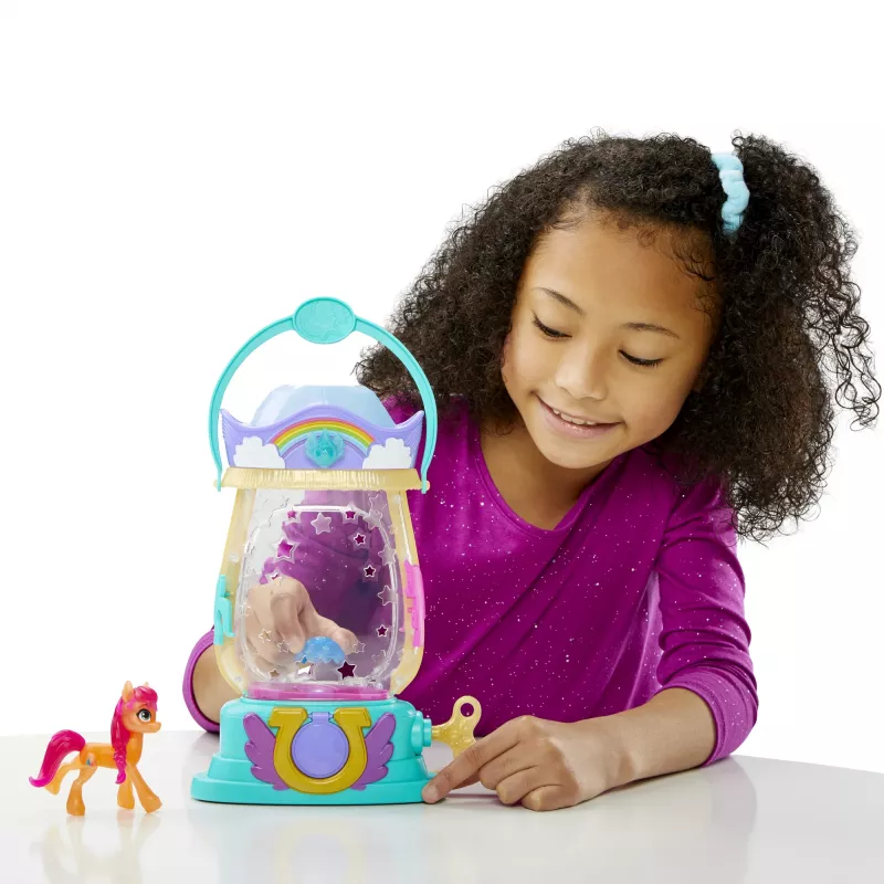 My Little Pony : Eine neue Generation – Film-Sparkle Reveal Laterne Sunny Starscout – Leuchtspielzeug mit 25 Teilen, Überraschungen