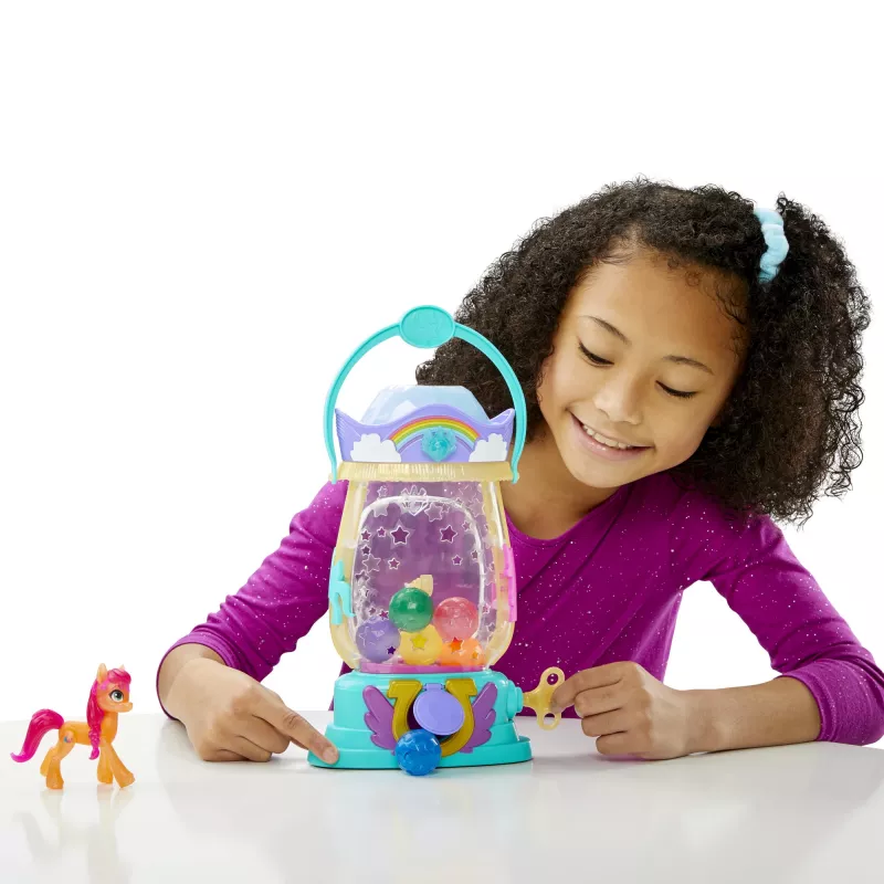 My Little Pony : Eine neue Generation – Film-Sparkle Reveal Laterne Sunny Starscout – Leuchtspielzeug mit 25 Teilen, Überraschungen