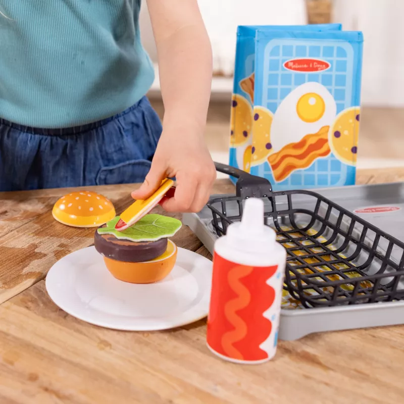 Melissa & Doug Flip & Fry Grill Spielset mit Water WOW! Farbwechsel-Spielzeugessen, Vorschulspielzeug ab 3 Jahren