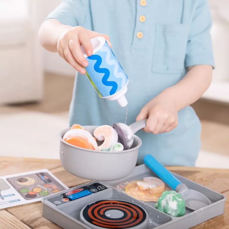 Melissa & Doug Simmer & Stir Stovetop Play Set mit Water WOW Color Reveal Spielzeug-Essen, Vorschulspielzeug ab 3 Jahren