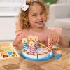 Melissa & Doug Geburtstagsparty-Kuchen – Holzspielzeug-Lebensmittel mit Mischanpassungs-Dekorationen und 7 Kerzen