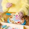 Melissa & Doug Geburtstagsparty-Kuchen – Holzspielzeug-Lebensmittel mit Mischanpassungs-Dekorationen und 7 Kerzen