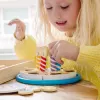 Melissa & Doug Geburtstagsparty-Kuchen – Holzspielzeug-Lebensmittel mit Mischanpassungs-Dekorationen und 7 Kerzen