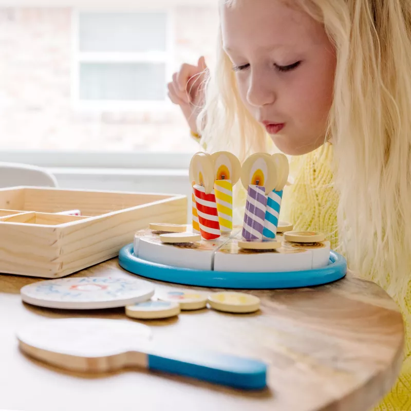 Melissa & Doug Geburtstagsparty-Kuchen – Holzspielzeug-Lebensmittel mit Mischanpassungs-Dekorationen und 7 Kerzen