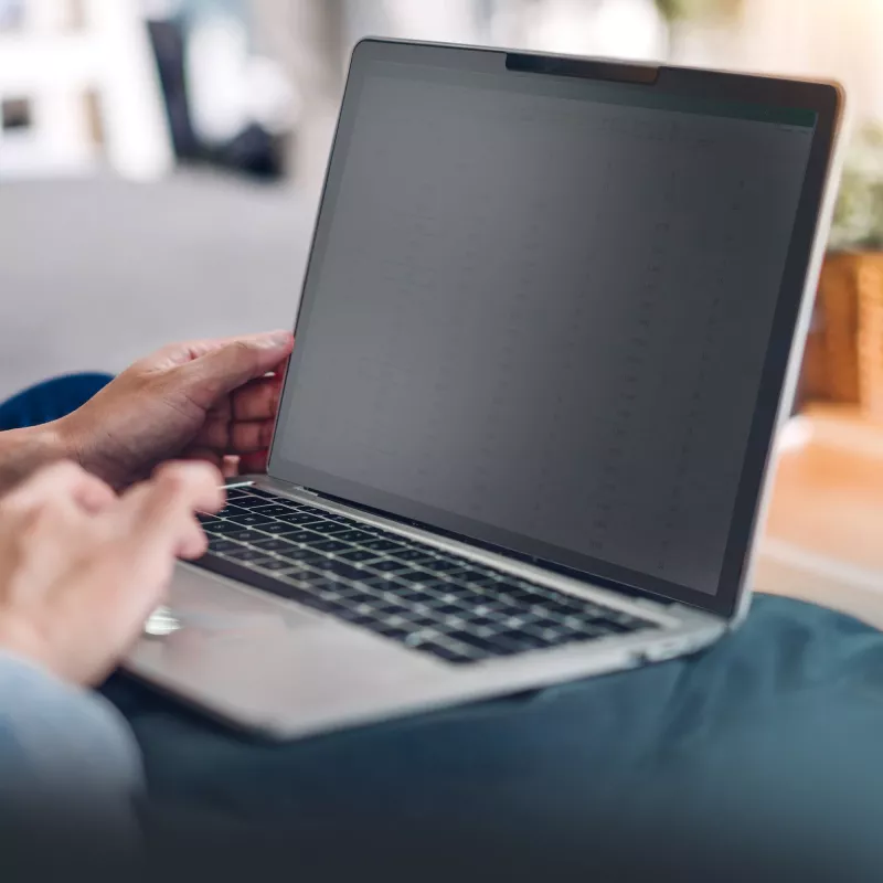 StarTech.com 13,5-Zoll Surface Laptop / Surface Book Blickschutzfolie, blendfreier Blickschutzfilter mit 51% Blaulichtreduzierung, Monitor-Bildschirmschutz mit ±30° Blickwinkel, matte Oberfläche
