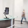 StarTech.com Verstellbarer Tabletständer mit Arm – schwenkbar – wandmontierbar