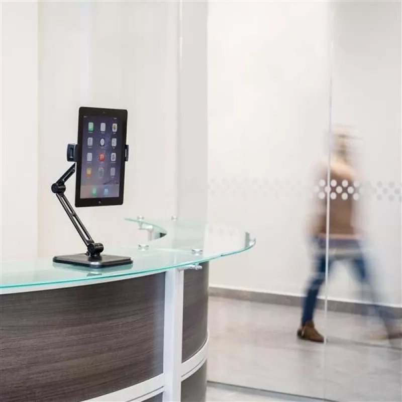 StarTech.com Verstellbarer Tabletständer mit Arm – schwenkbar – wandmontierbar