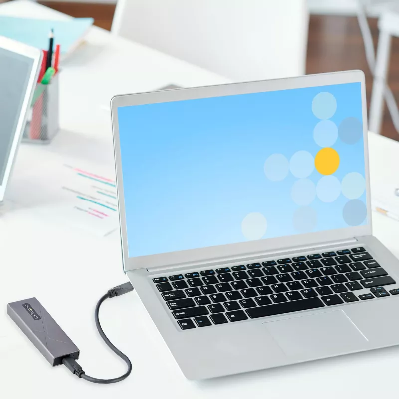 StarTech.com USB-C 10 Gbit/s auf M.2 NVMe oder M.2 SATA SSD-Gehäuse – Werkzeugloses externes Aluminiumgehäuse für M.2 PCIe/SATA NGFF SSD – USB Typ-C und Typ-A Hostkabel – Unterstützt 2230/2242/2260/2280